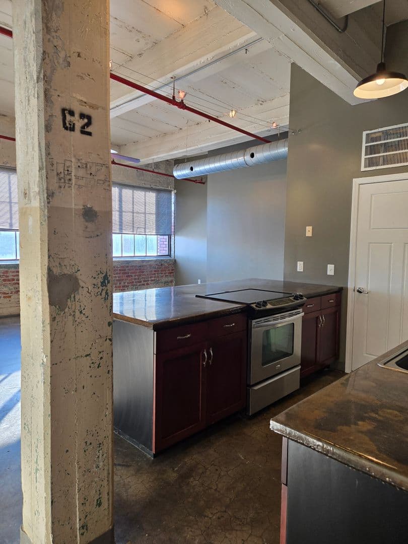 St Joseph Apartment: 1300 S. 11th Street