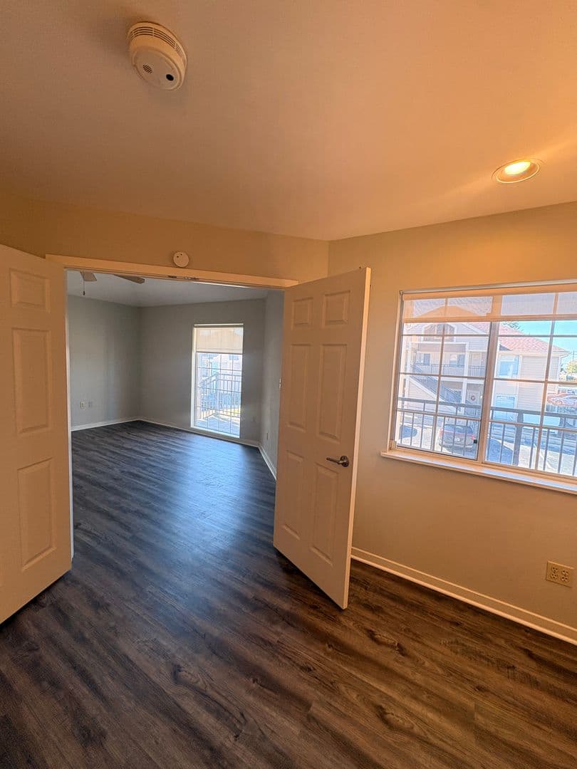 St. Louis Apartment: 1855 Craigshire Dr.