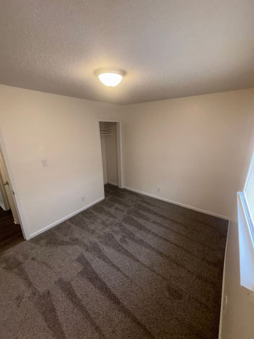 Topeka Apartment: 423 SE Winfield
