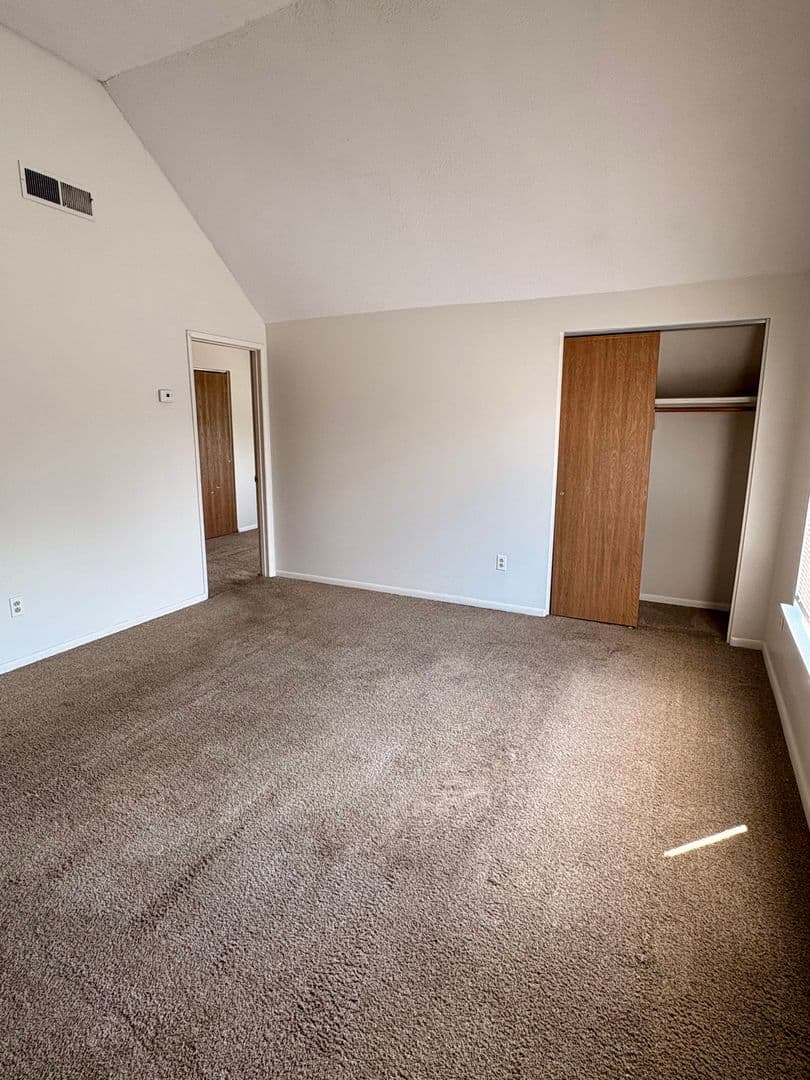 Manhattan Apartment: 1100 Garden Way