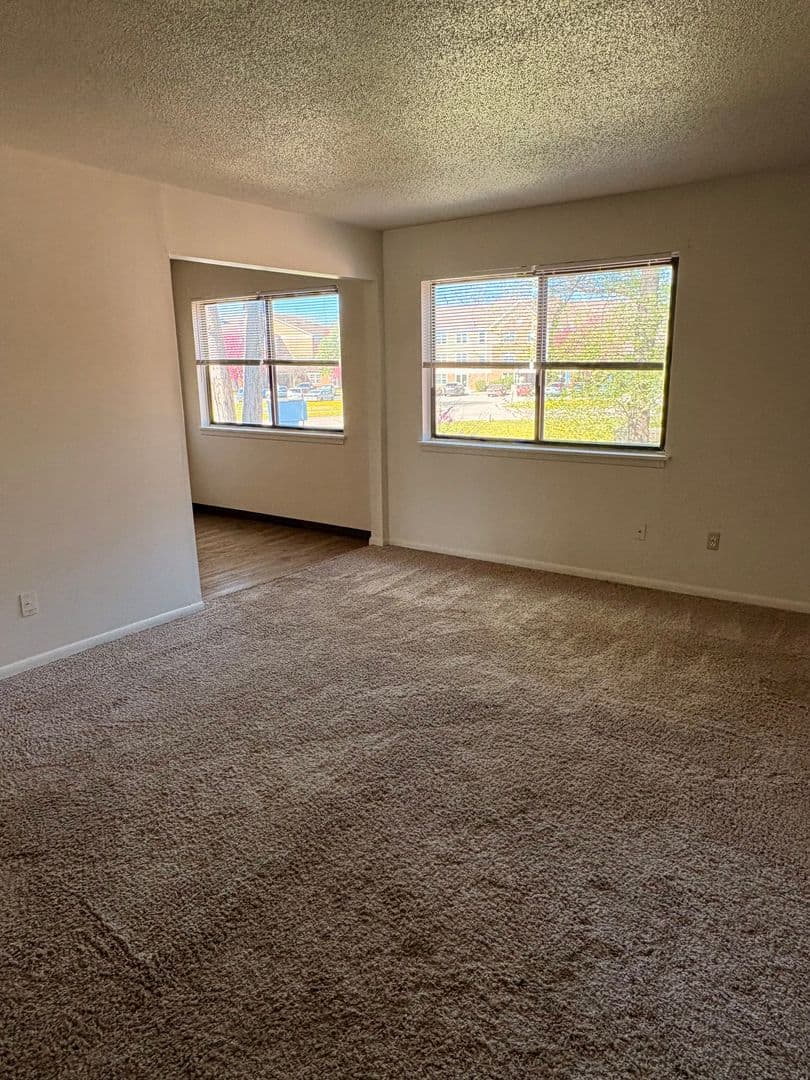 Manhattan Apartment: 1100 Garden Way