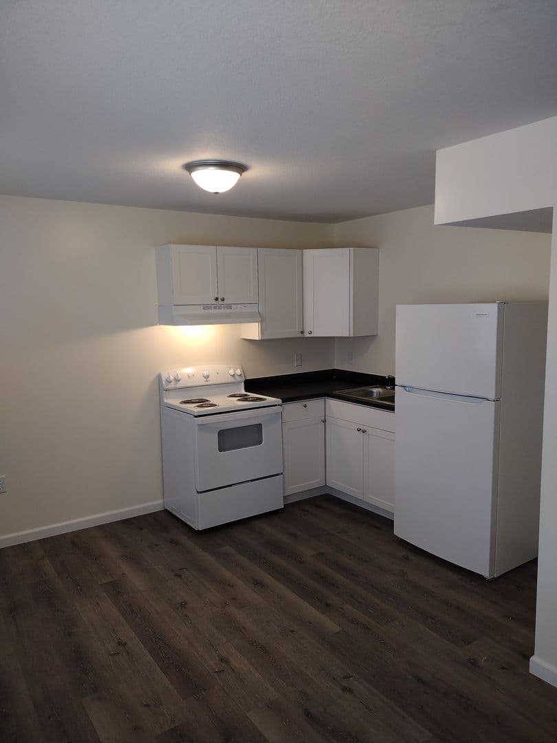 Topeka Apartment: 423 SE Winfield