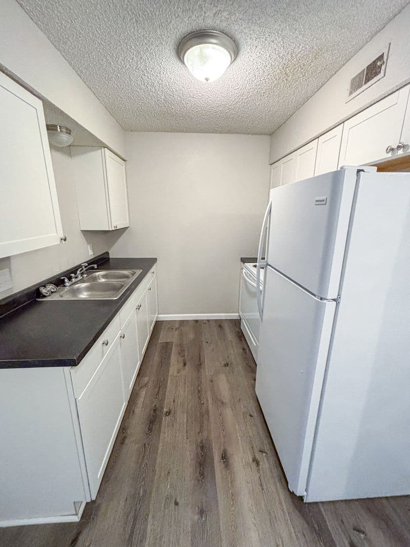 Topeka Apartment: 1307 SW Harrison St