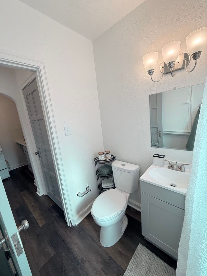 Topeka Apartment: 332 SW Topeka Blvd & 416 SW 4th St