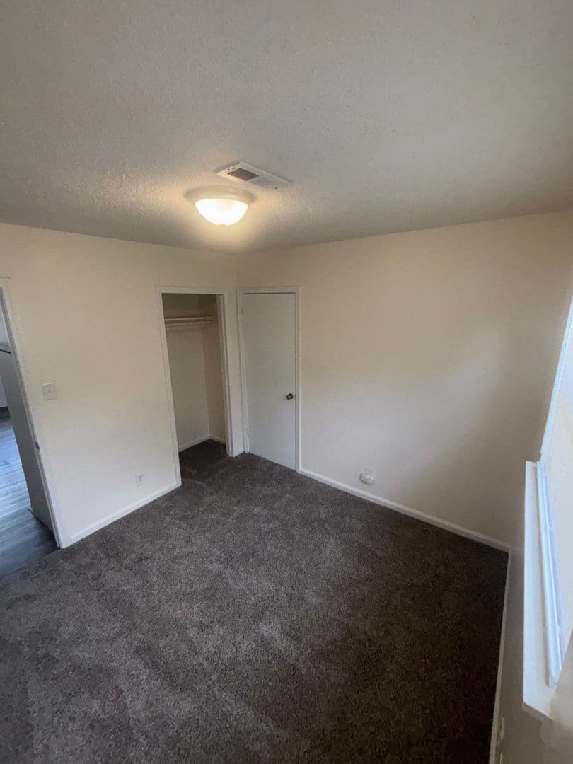 Topeka Apartment: 423 SE Winfield