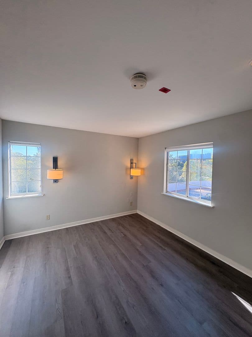 St. Louis Apartment: 1855 Craigshire Dr.