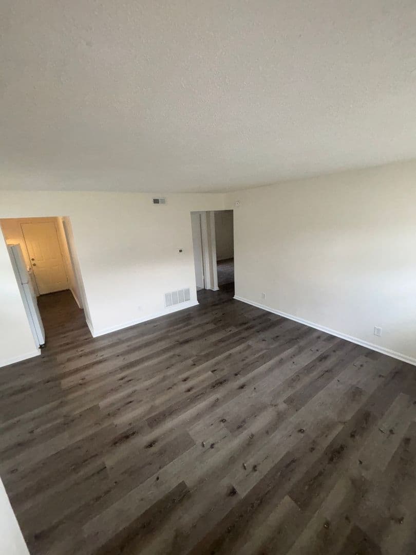 Topeka Apartment: 423 SE Winfield