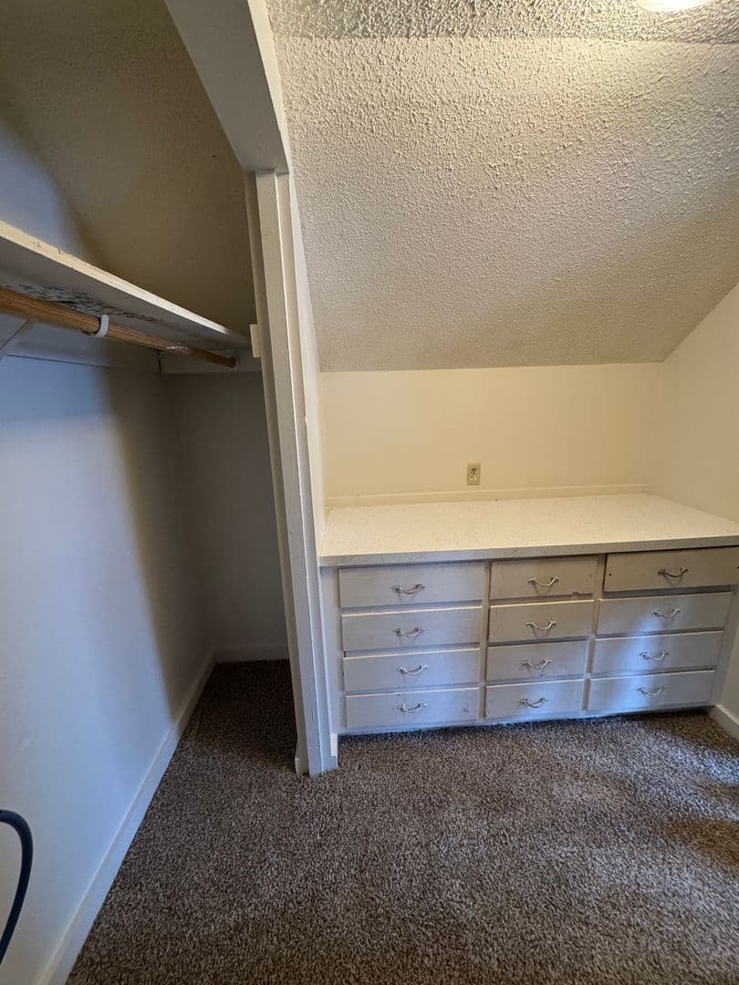 Manhattan Apartment: 1100 Garden Way