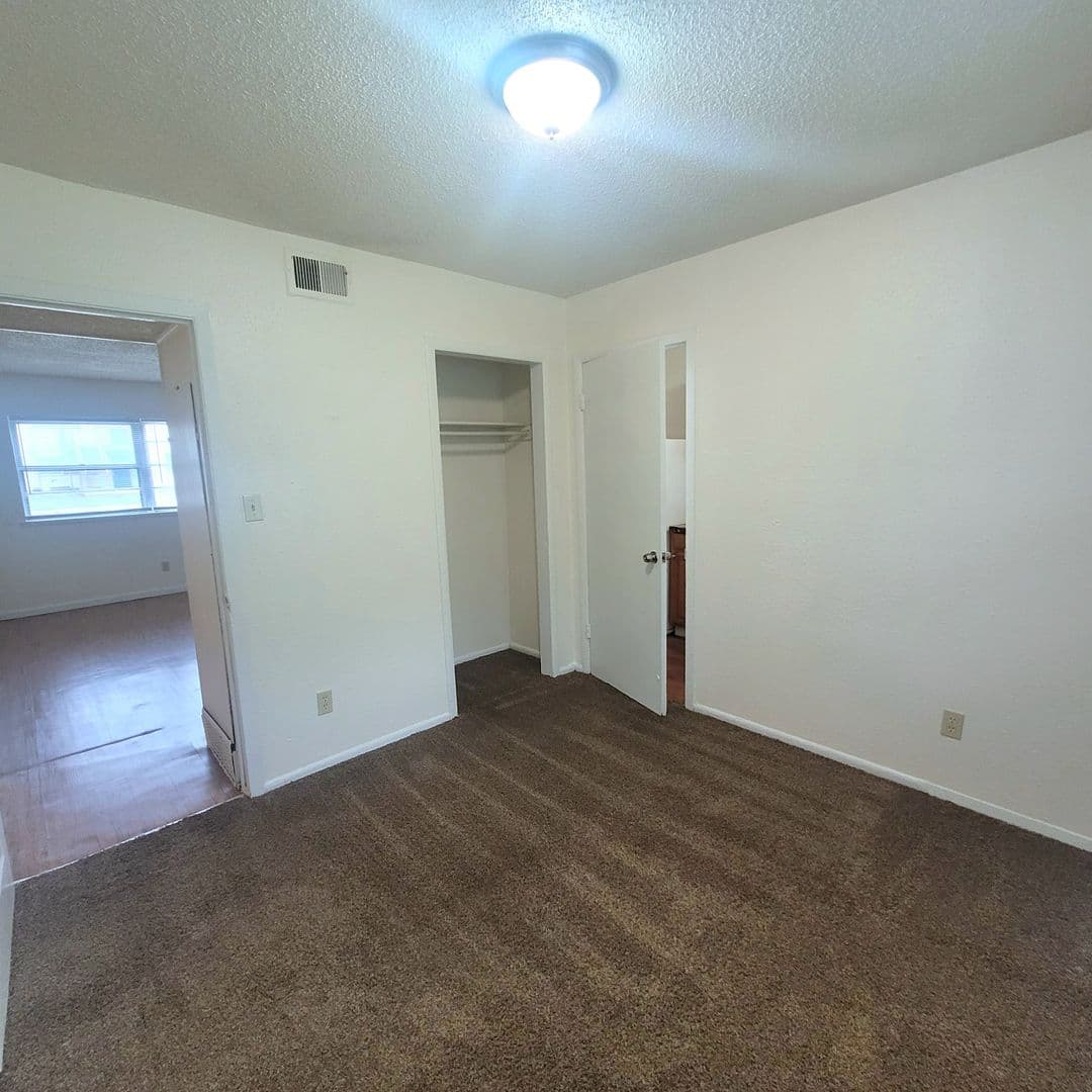 Topeka Apartment: 423 SE Winfield