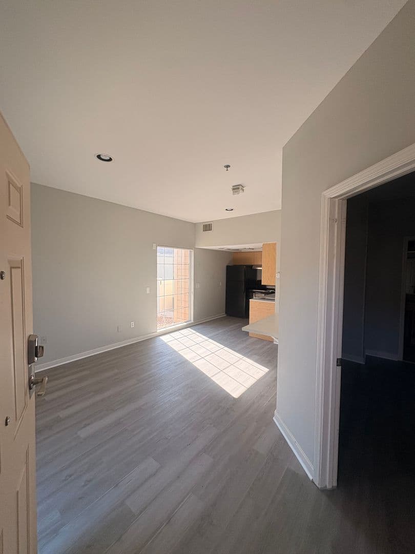 St. Louis Apartment: 1855 Craigshire Dr.