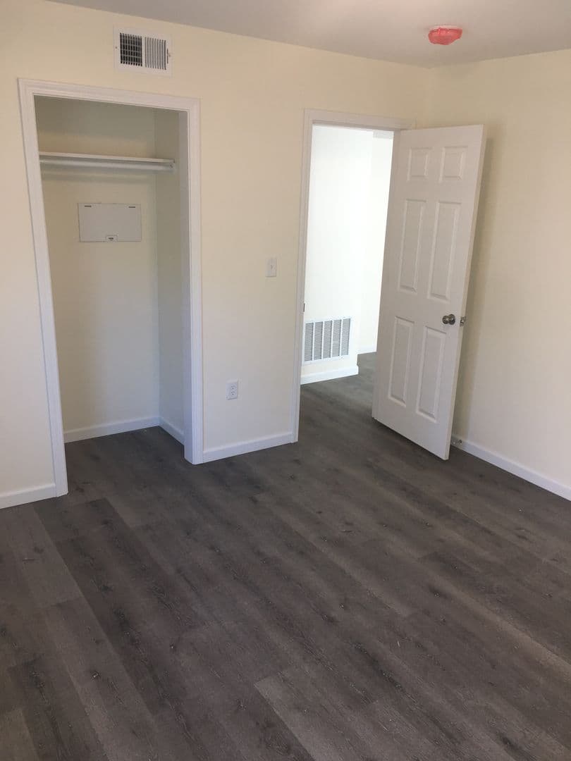 Topeka Apartment: 423 SE Winfield