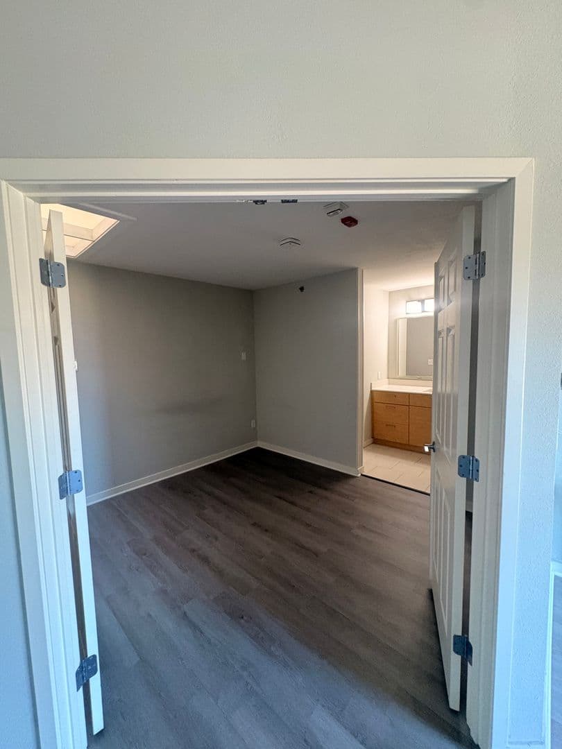 St. Louis Apartment: 1855 Craigshire Dr.