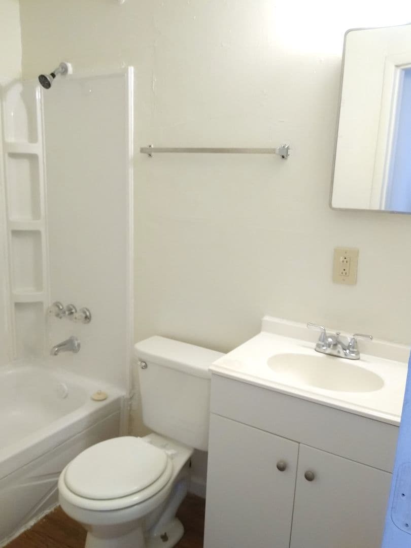 Topeka Apartment: 423 SE Winfield