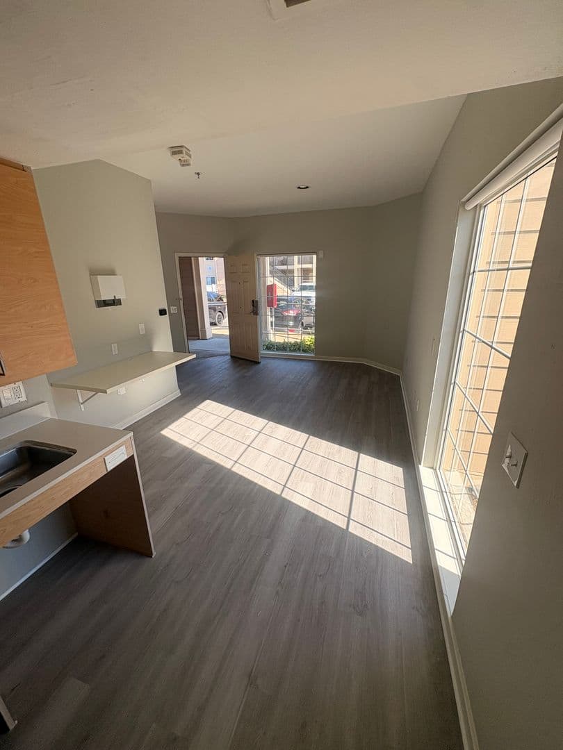 St. Louis Apartment: 1855 Craigshire Dr.