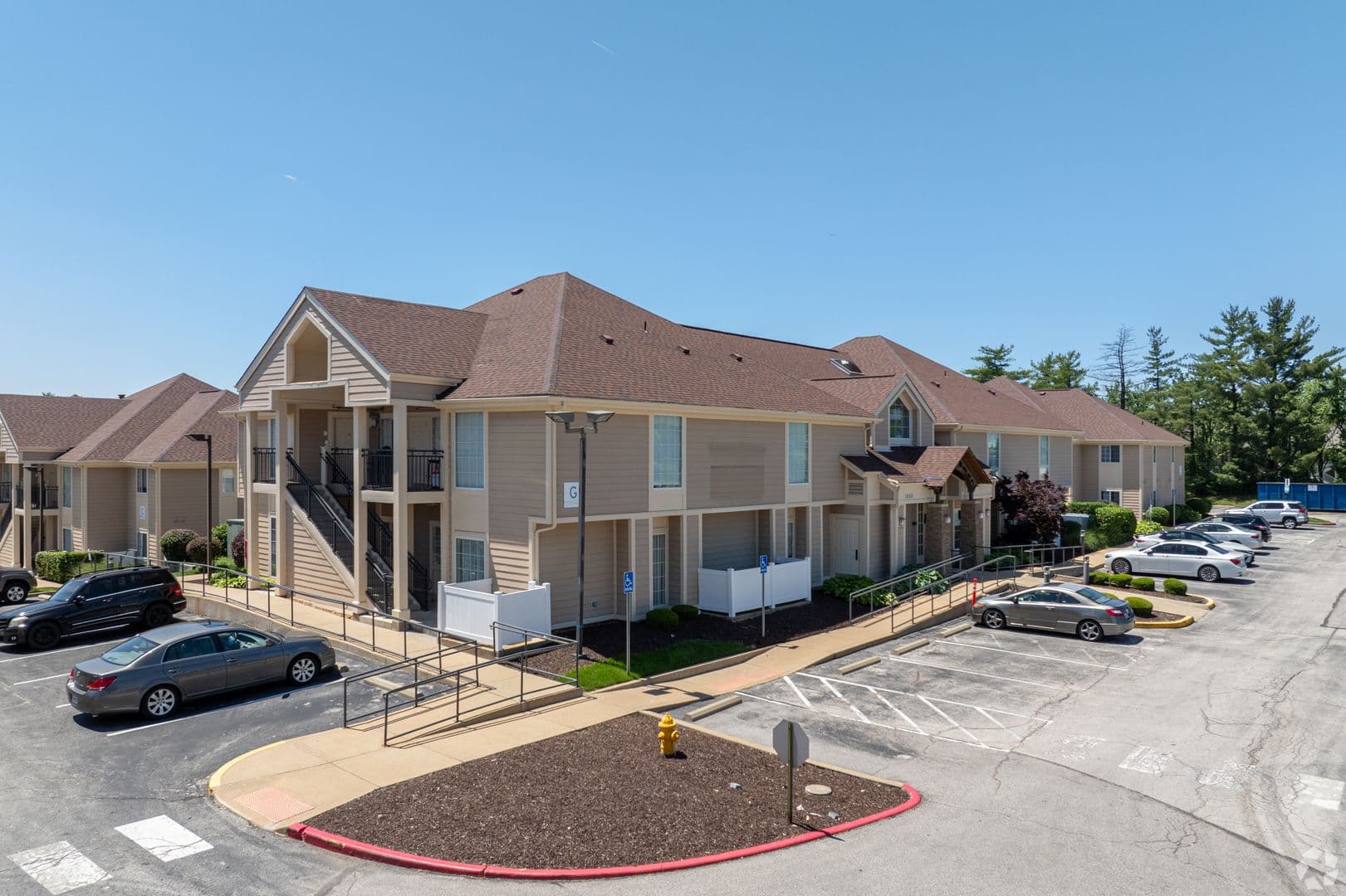 St. Louis Apartment: 1855 Craigshire Dr.