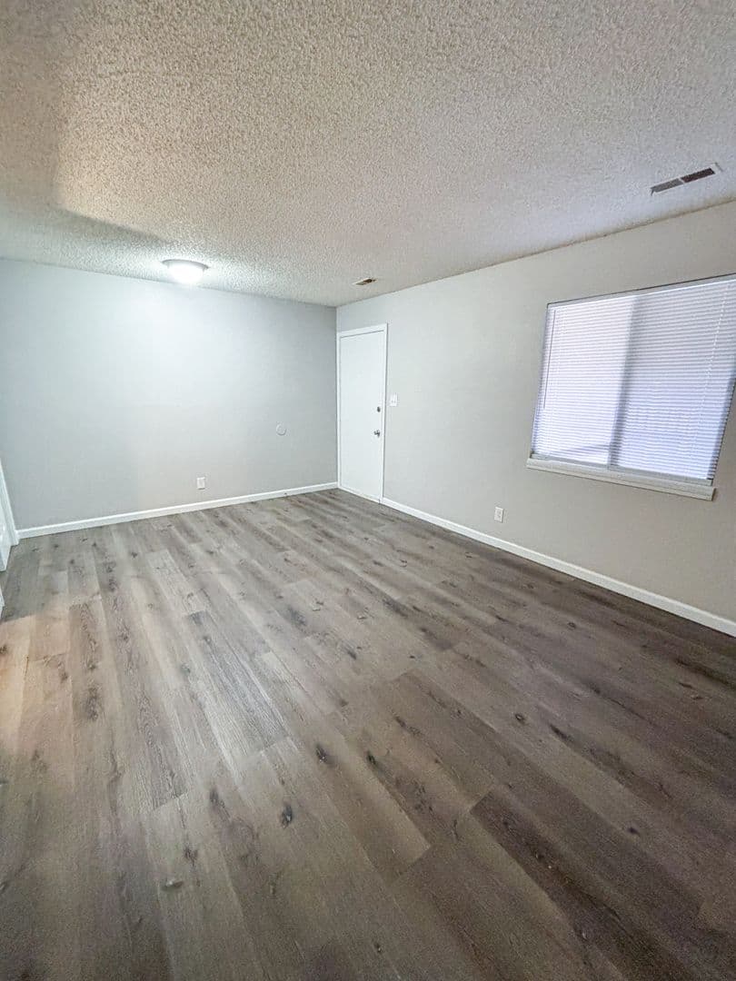 Topeka Apartment: 1307 SW Harrison St
