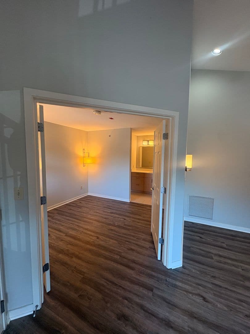 St. Louis Apartment: 1855 Craigshire Dr.