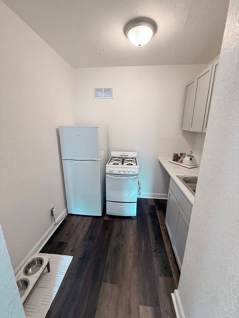 Topeka Apartment: 332 SW Topeka Blvd & 416 SW 4th St