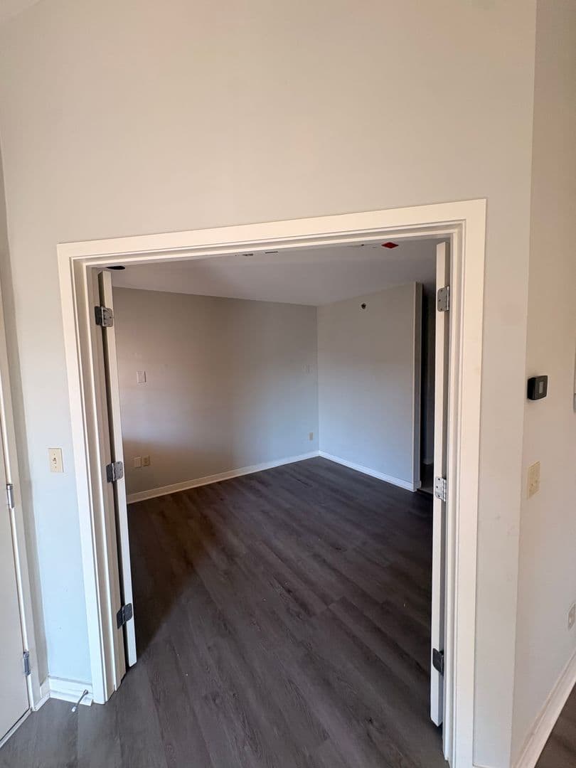 St. Louis Apartment: 1855 Craigshire Dr.