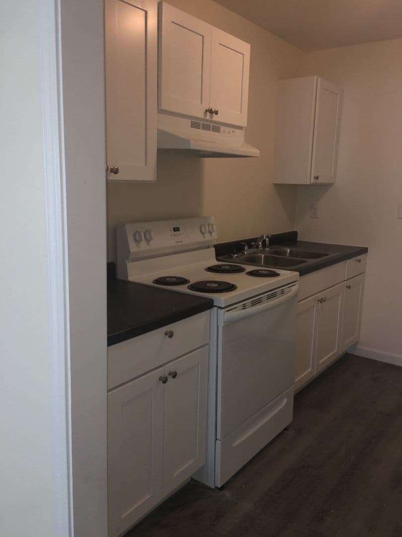 Topeka Apartment: 423 SE Winfield