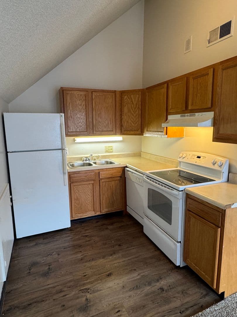 Manhattan Apartment: 1100 Garden Way