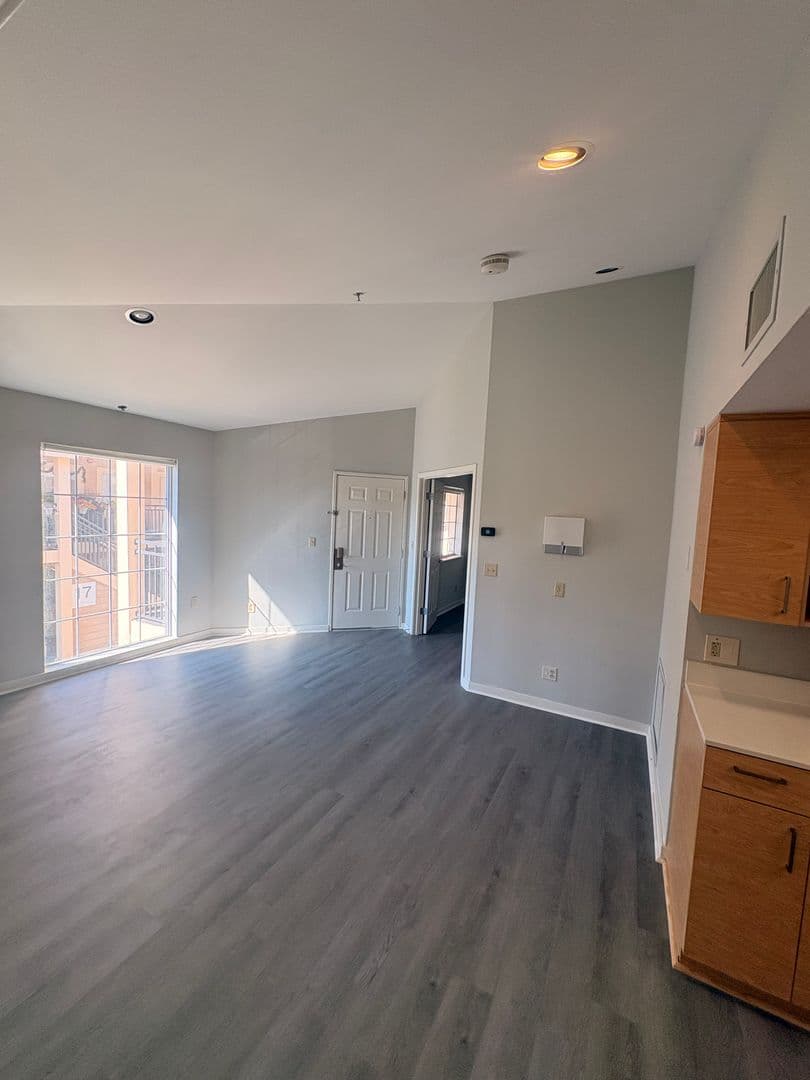 St. Louis Apartment: 1855 Craigshire Dr.