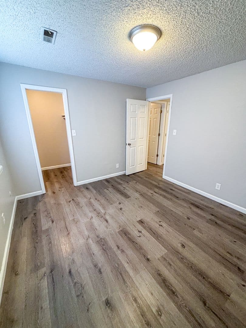 Topeka Apartment: 1307 SW Harrison St