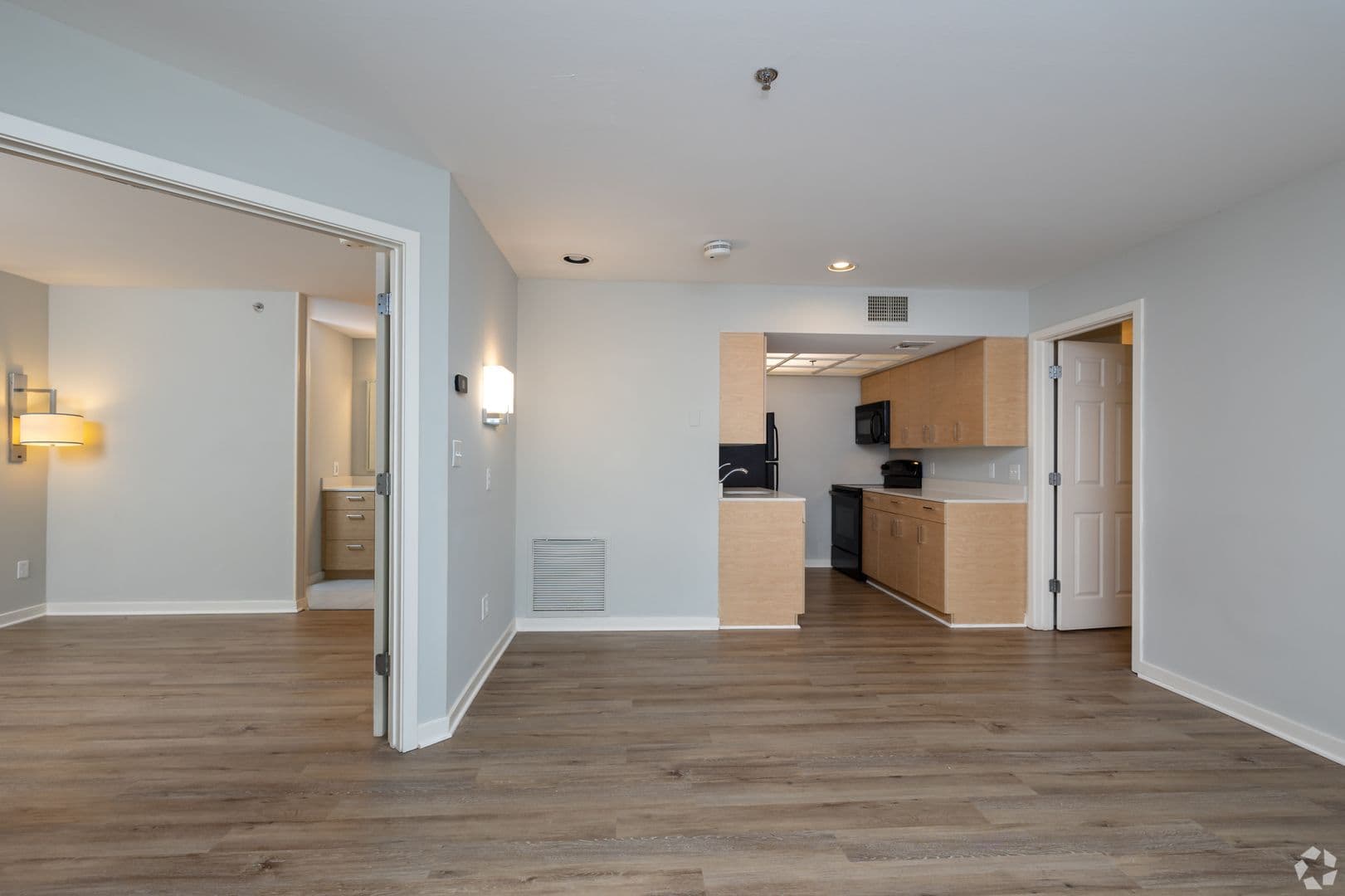 St. Louis Apartment: 1855 Craigshire Dr.