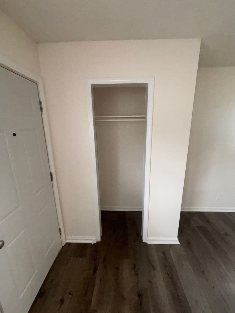 Topeka Apartment: 423 SE Winfield