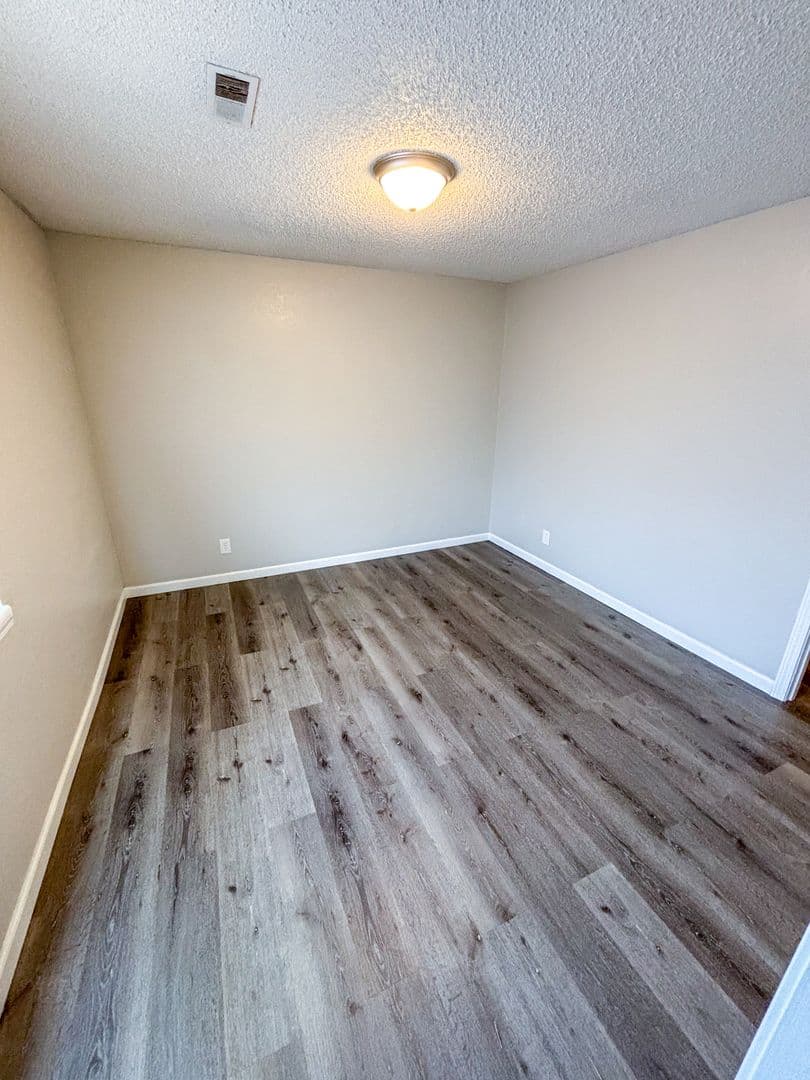 Topeka Apartment: 1307 SW Harrison St