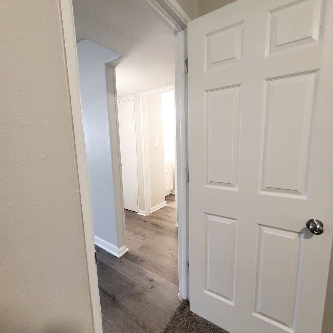 Topeka Apartment: 423 SE Winfield