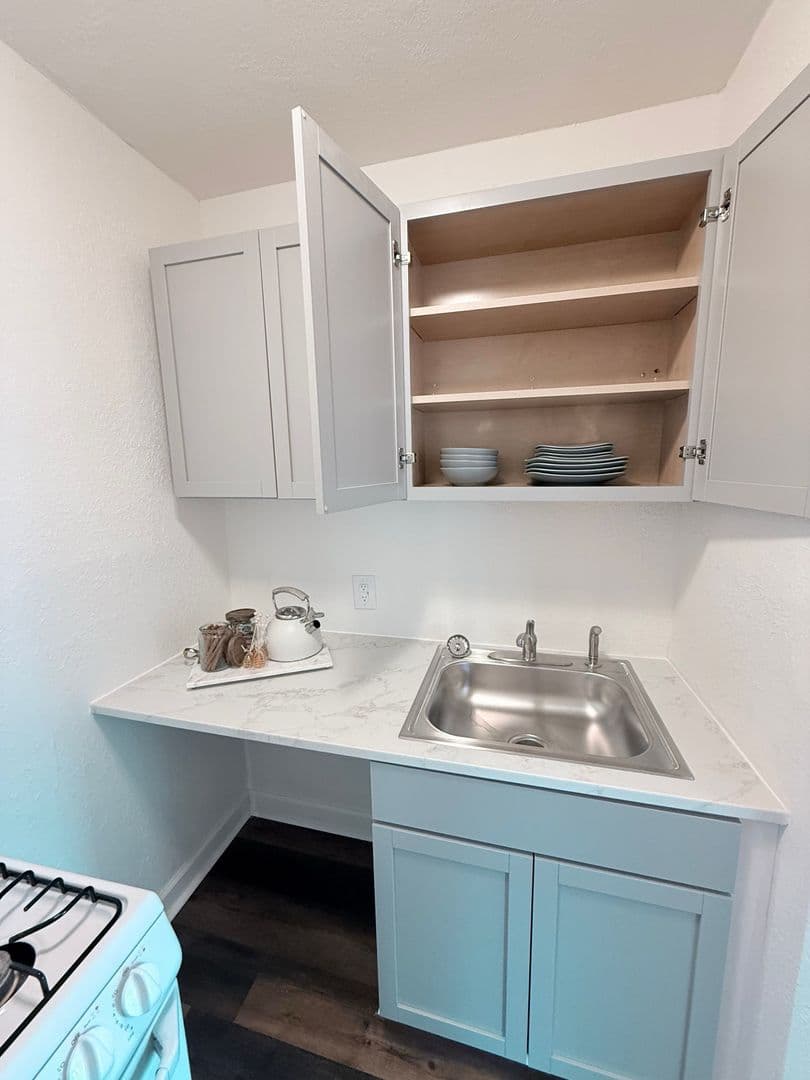 Topeka Apartment: 332 SW Topeka Blvd & 416 SW 4th St