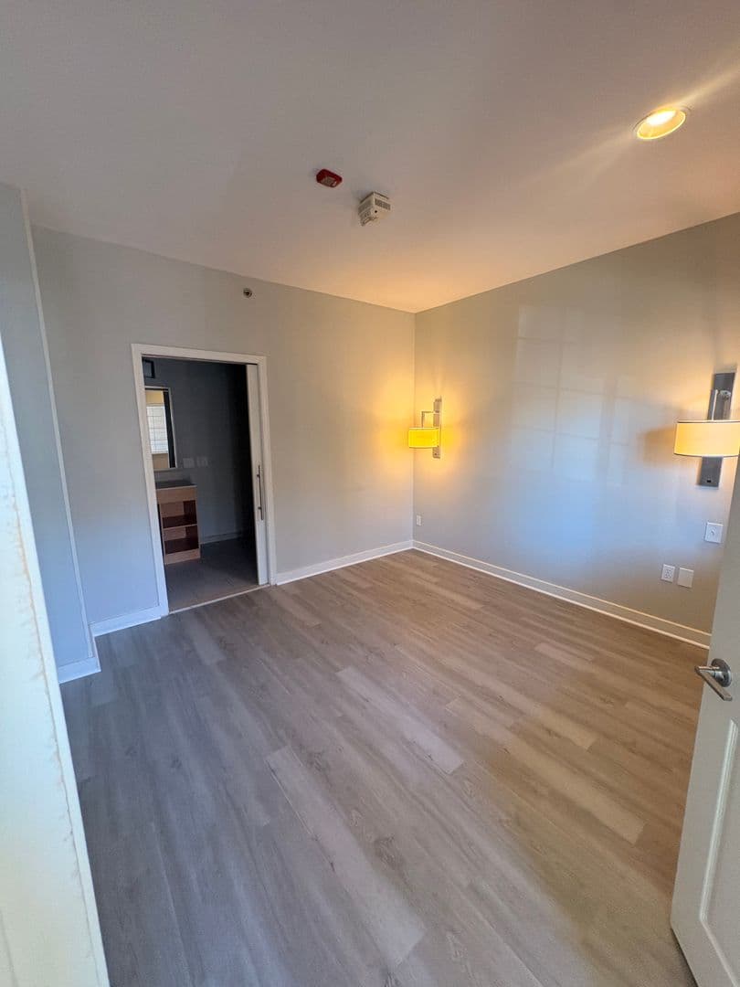 St. Louis Apartment: 1855 Craigshire Dr.