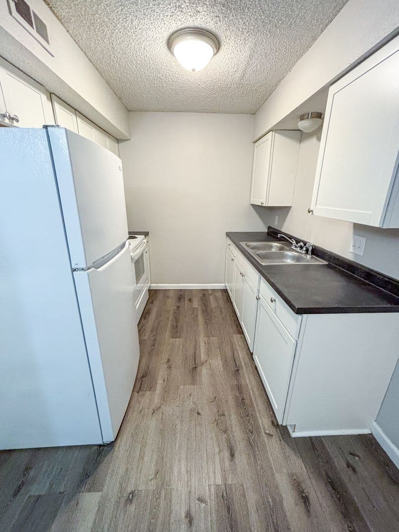 Topeka Apartment: 1307 SW Harrison St