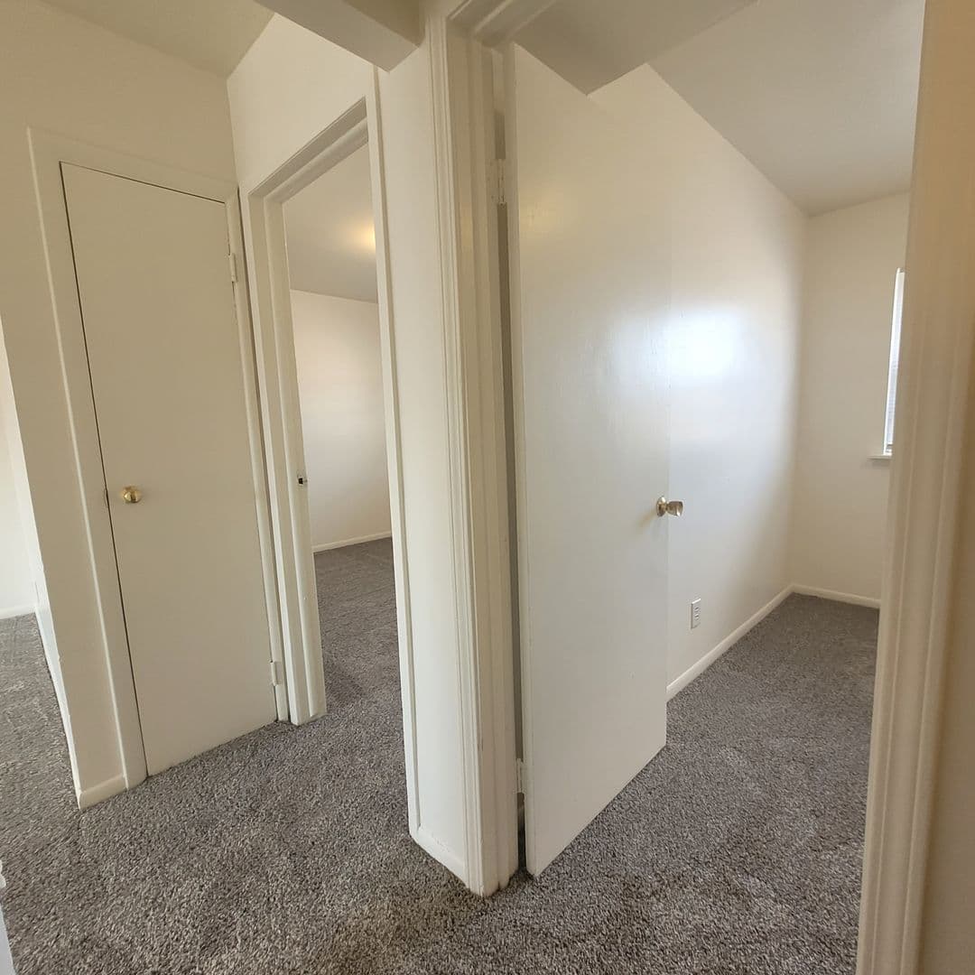 Topeka Apartment: 423 SE Winfield
