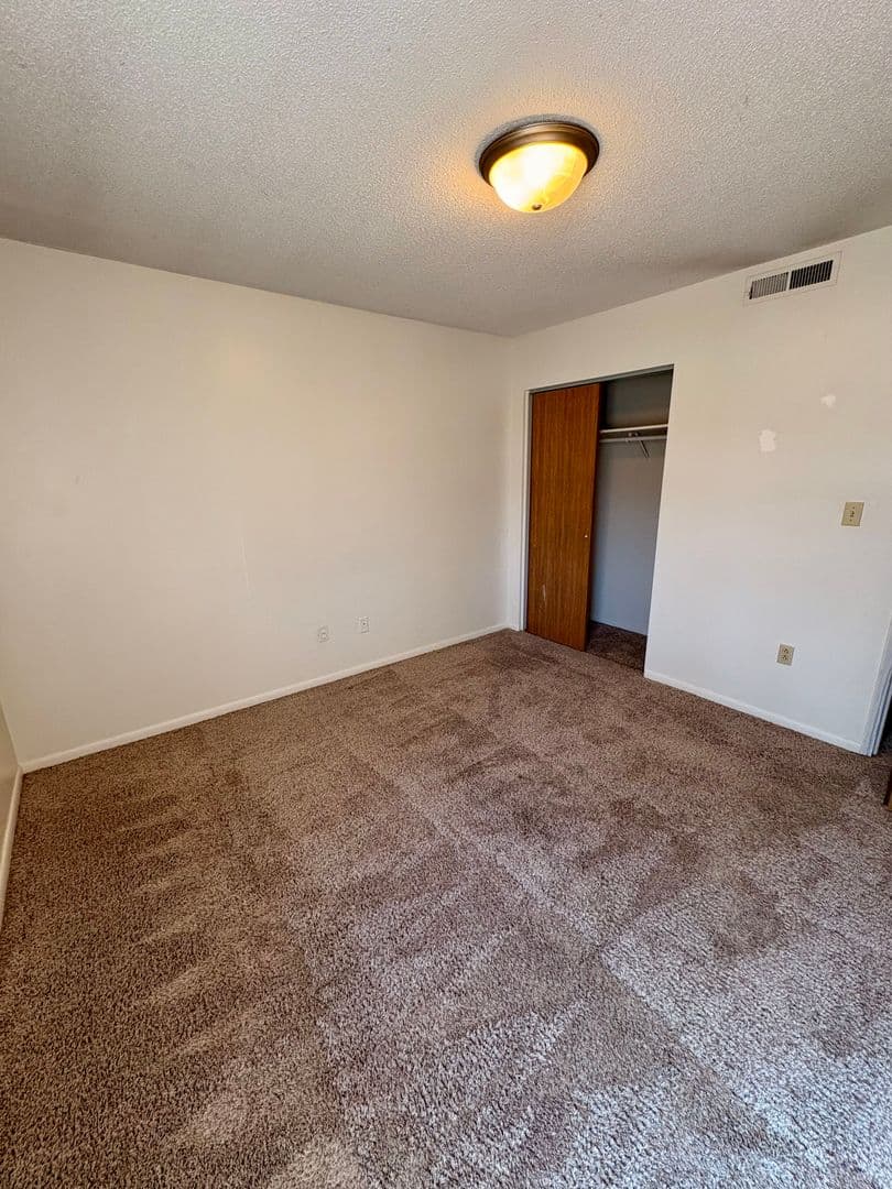 Manhattan Apartment: 1100 Garden Way