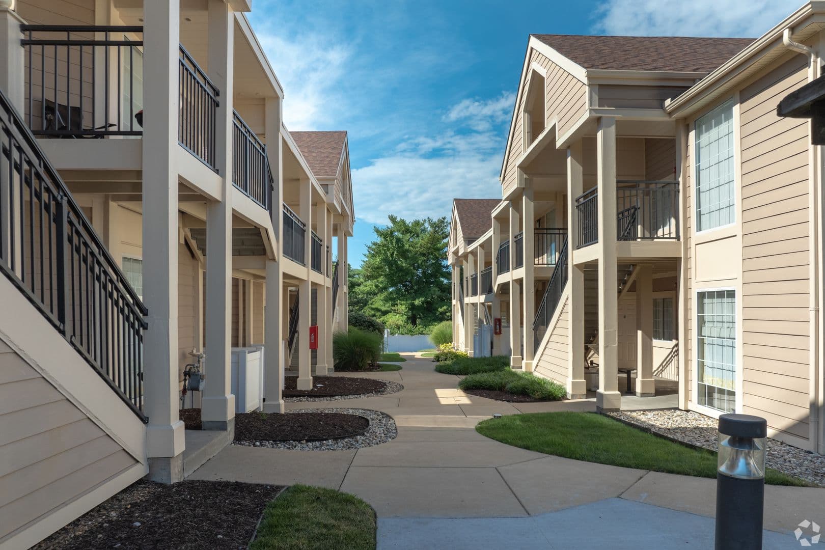 St. Louis Apartment: 1855 Craigshire Dr.