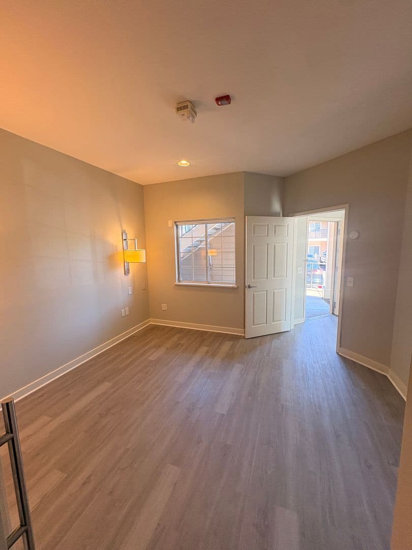 St. Louis Apartment: 1855 Craigshire Dr.