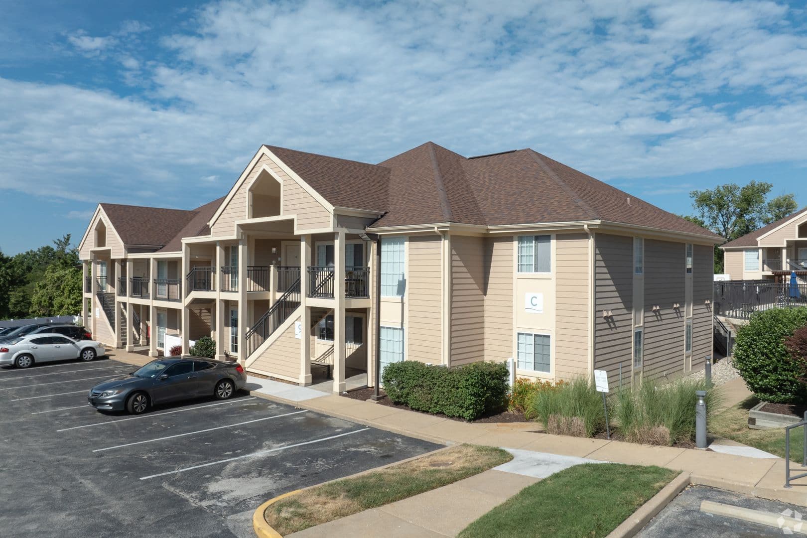 St. Louis Apartment: 1855 Craigshire Dr.