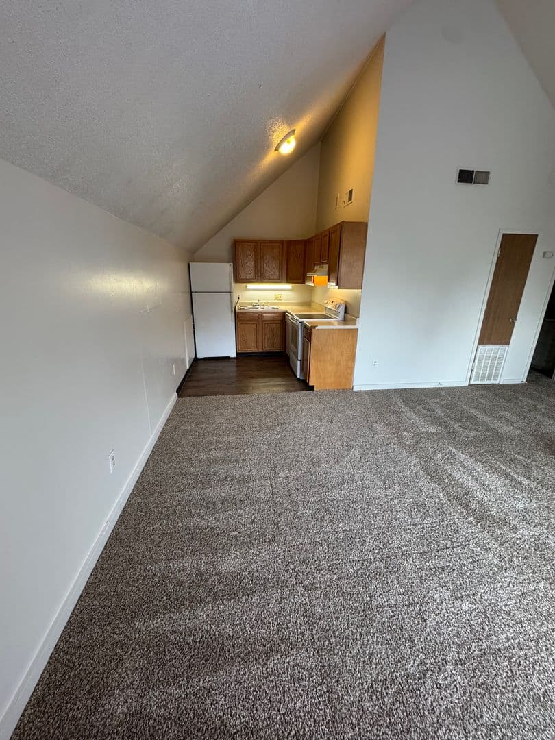 Manhattan Apartment: 1100 Garden Way