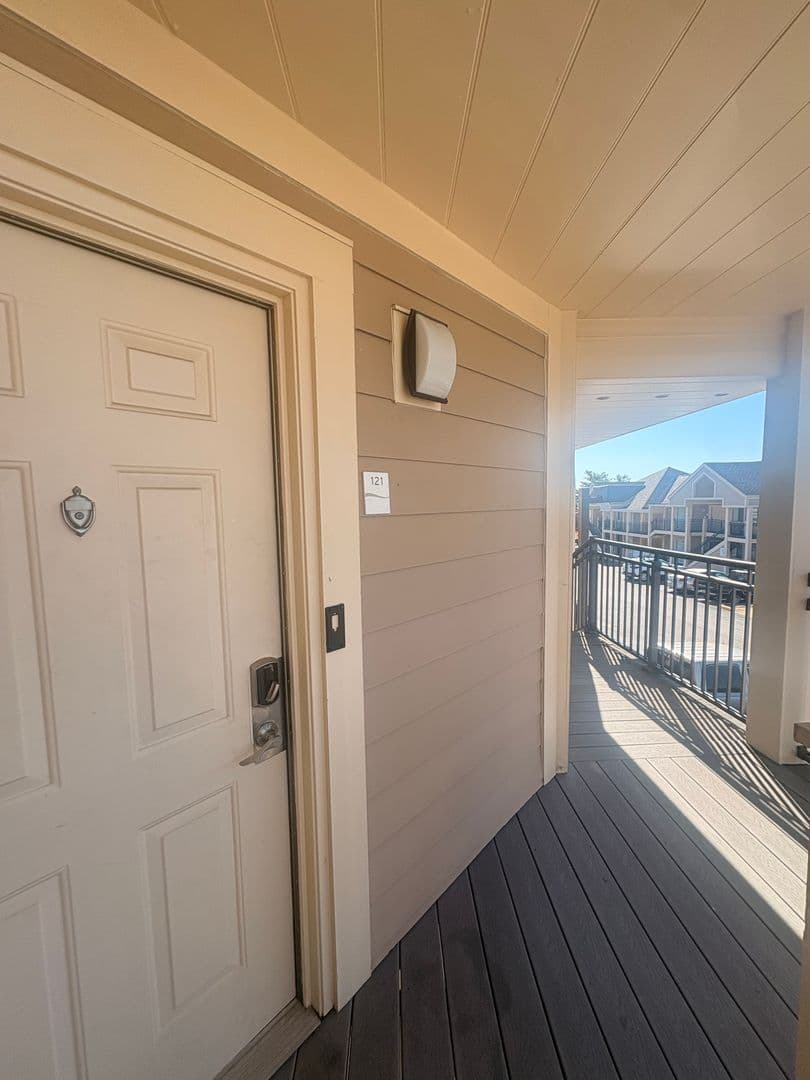 St. Louis Apartment: 1855 Craigshire Dr.