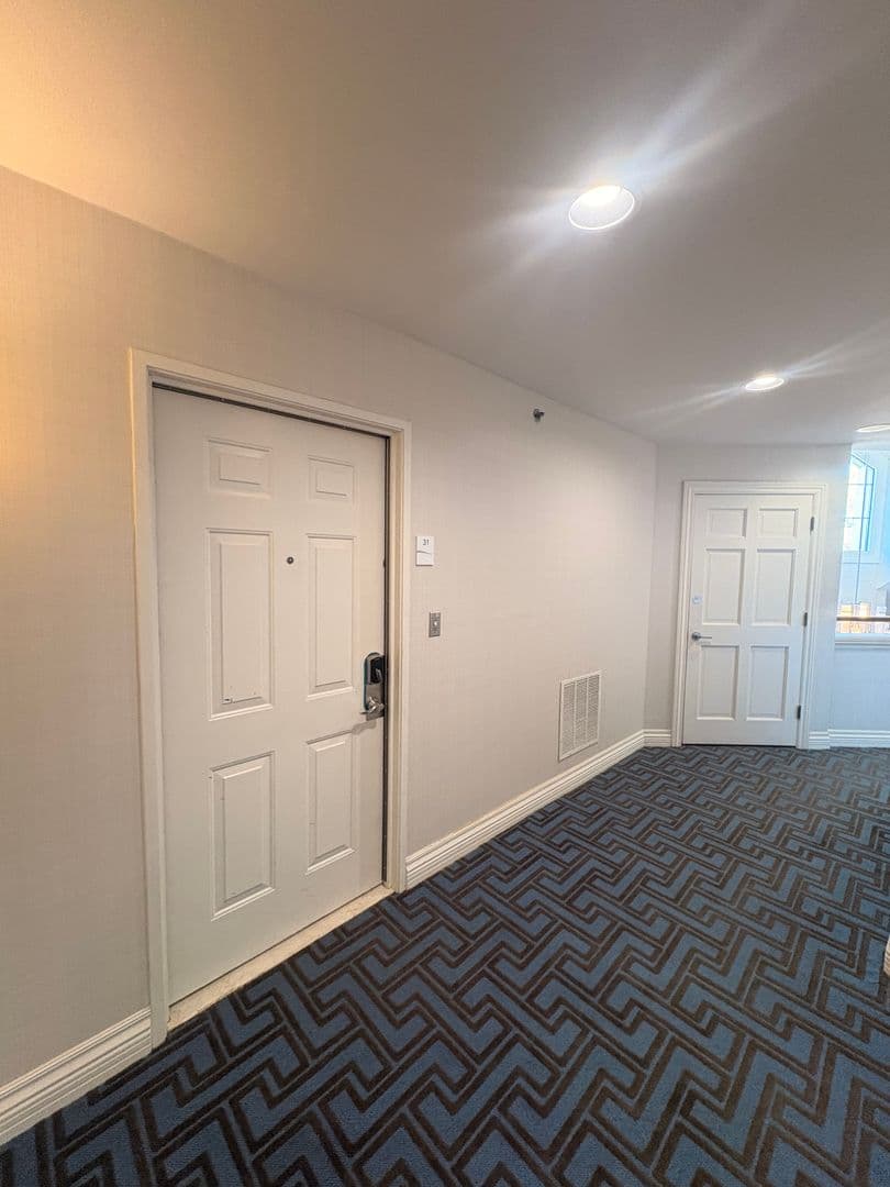 St. Louis Apartment: 1855 Craigshire Dr.