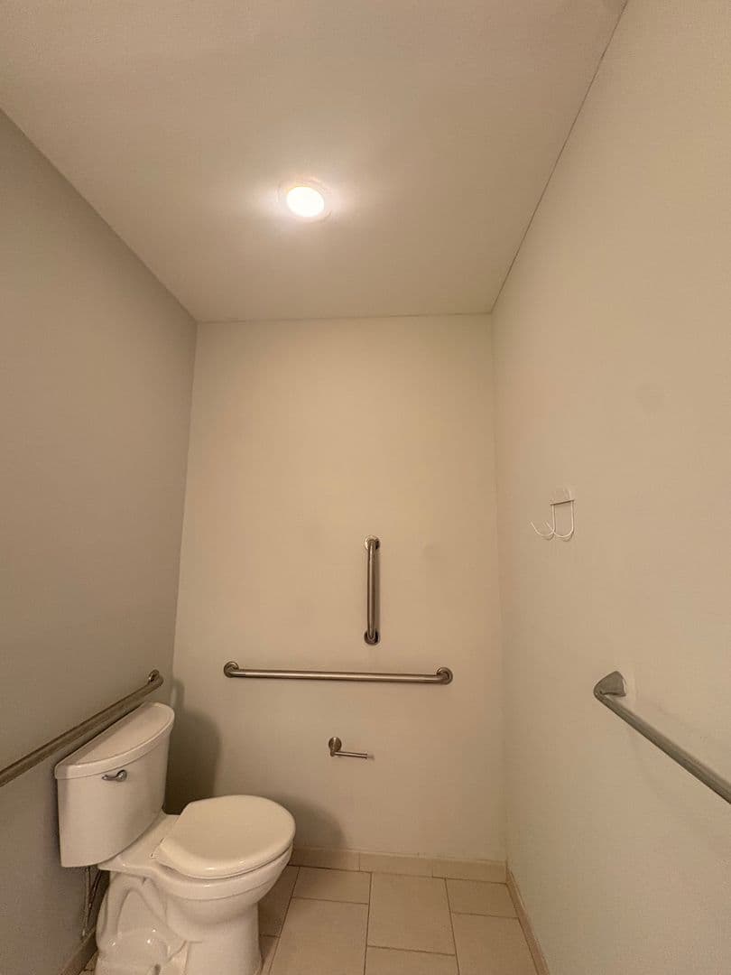 St. Louis Apartment: 1855 Craigshire Dr.