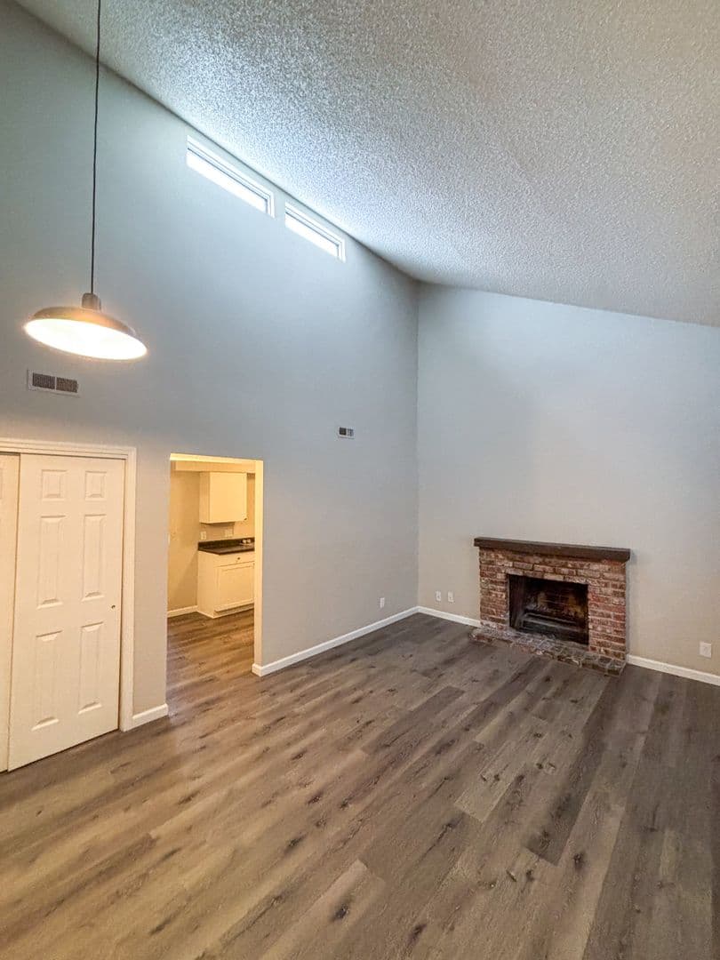 Topeka Apartment: 1307 SW Harrison St