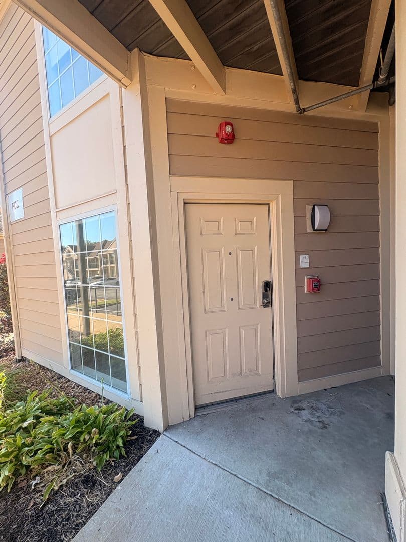 St. Louis Apartment: 1855 Craigshire Dr.