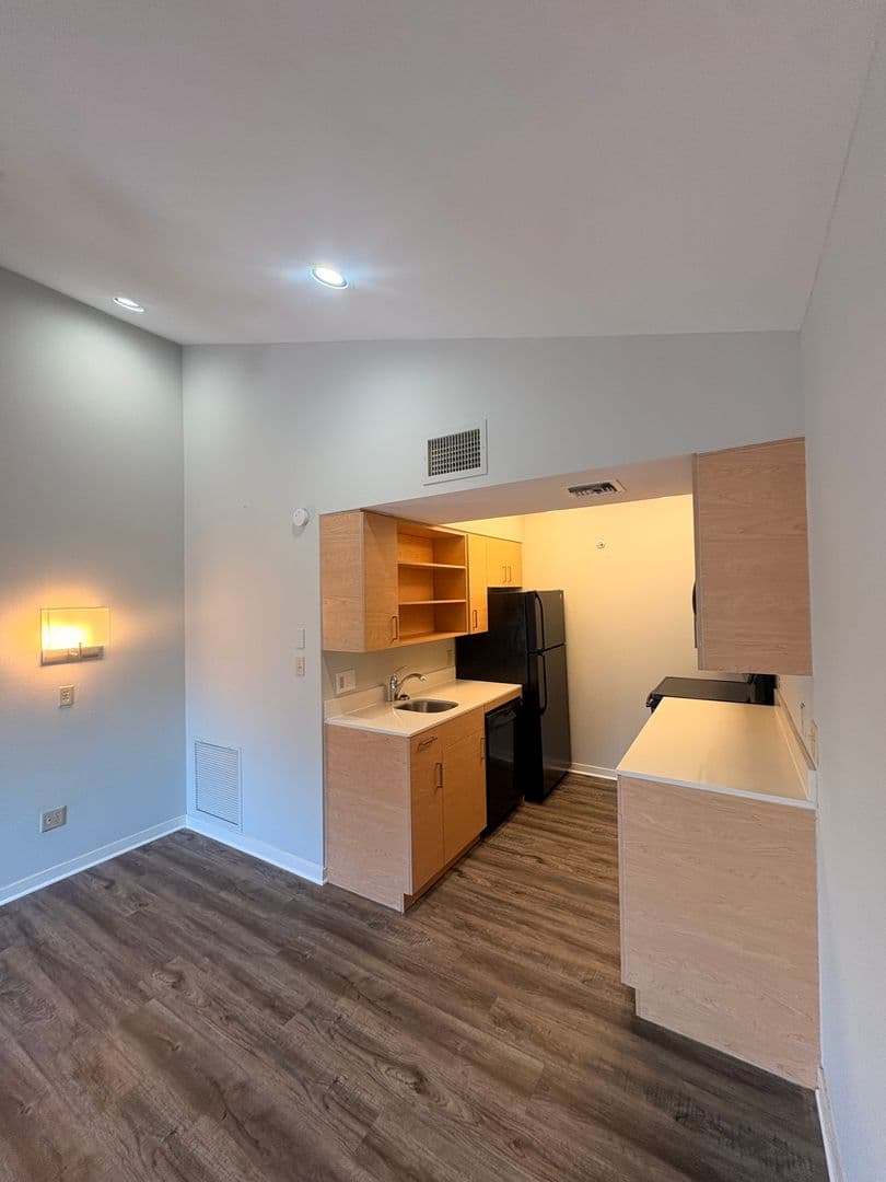 St. Louis Apartment: 1855 Craigshire Dr.