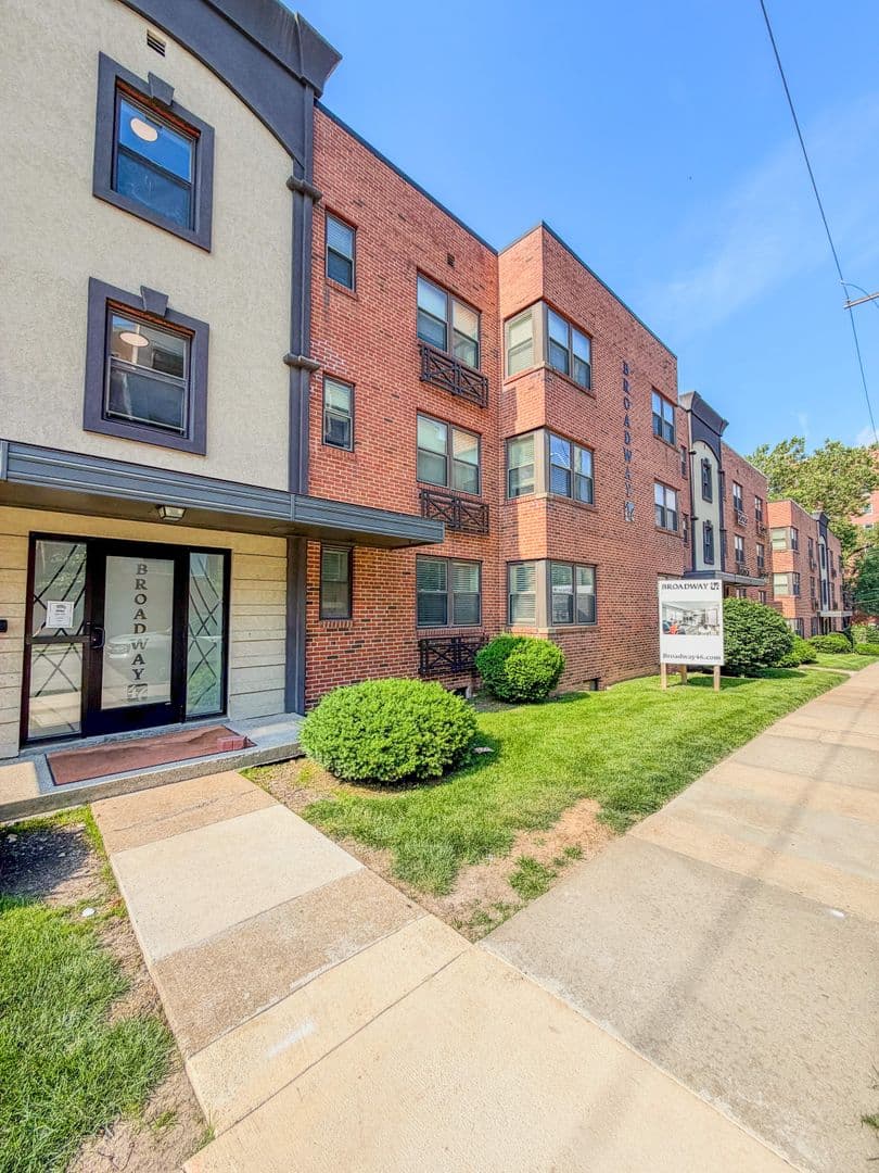 Kansas City Apartment: 415 W 46th St