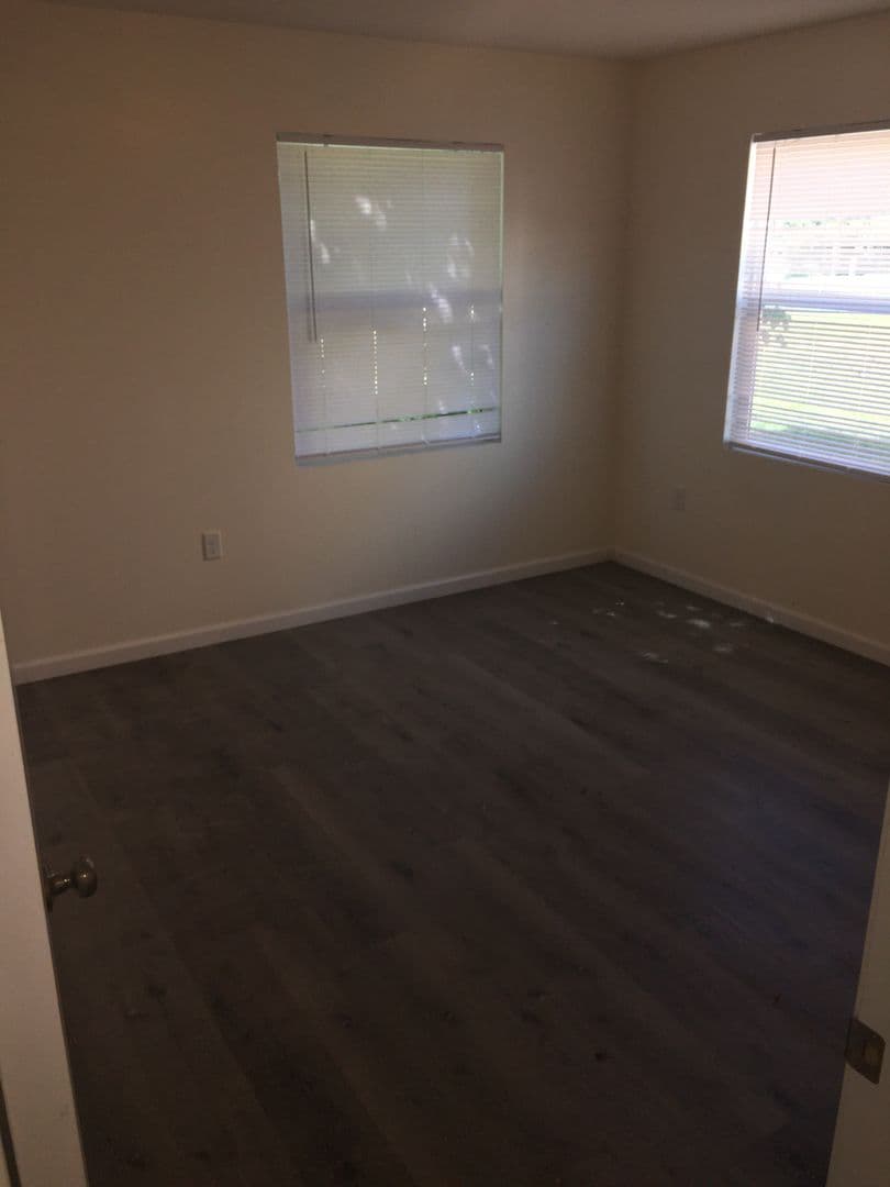 Topeka Apartment: 423 SE Winfield