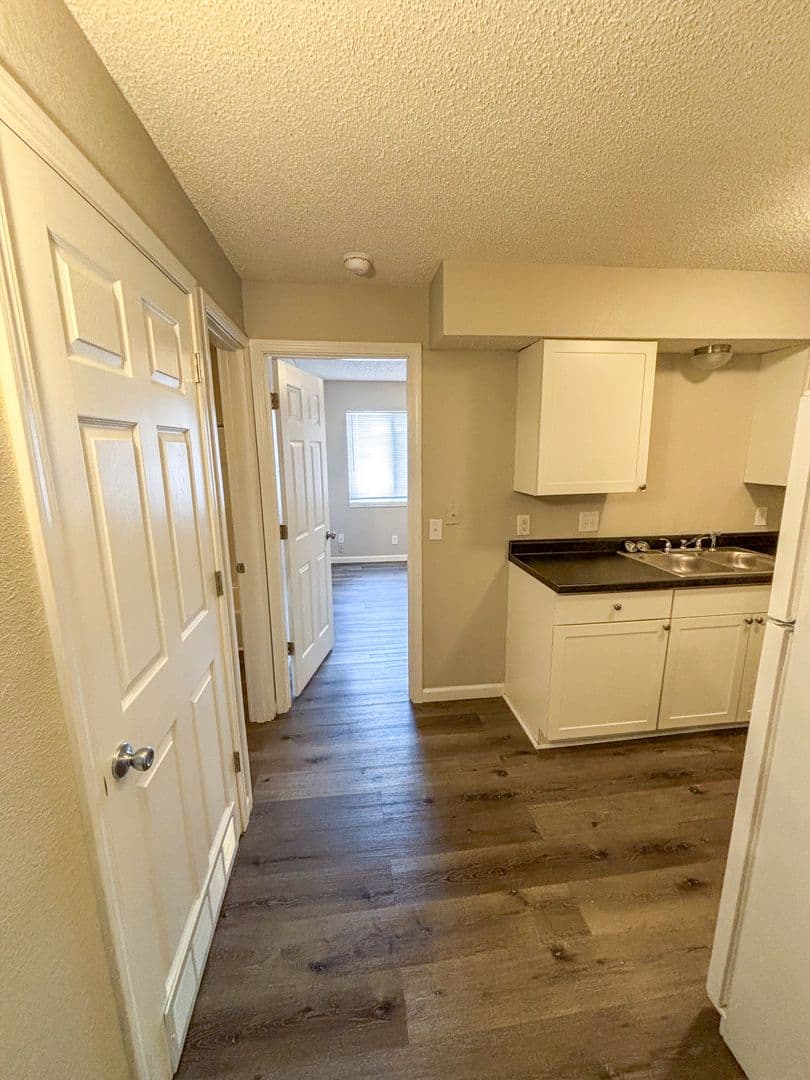Topeka Apartment: 1307 SW Harrison St