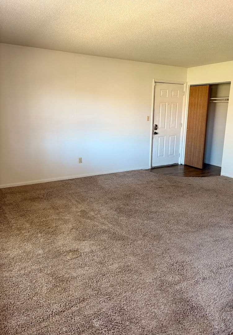 Manhattan Apartment: 1100 Garden Way